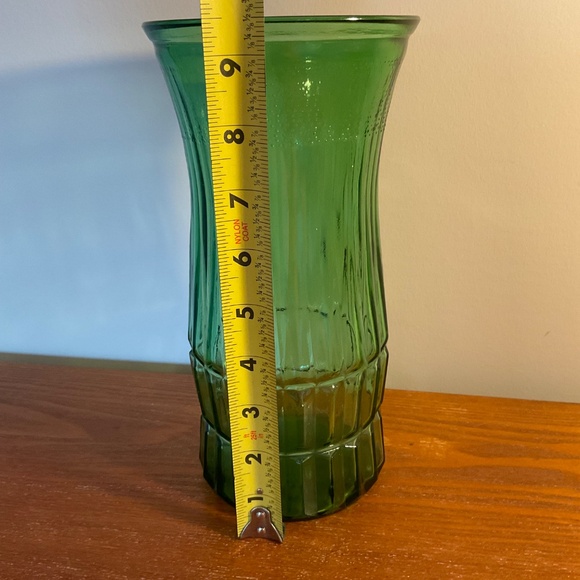 Vintage E.O. Brody Company Ribbed Green Glass Flower Vase 9.5” - Picture 14 of 16